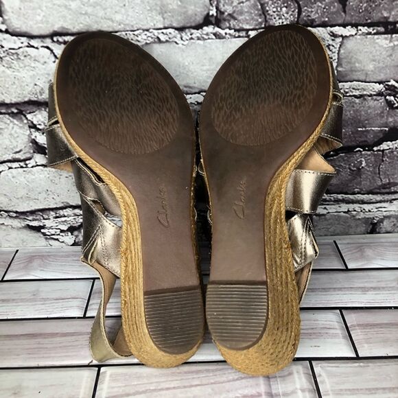 Clarks Collection Bronze Gold Leather Strap Wedges Sandals Women Sz 8.5M US/39.5 - Picture 16 of 16